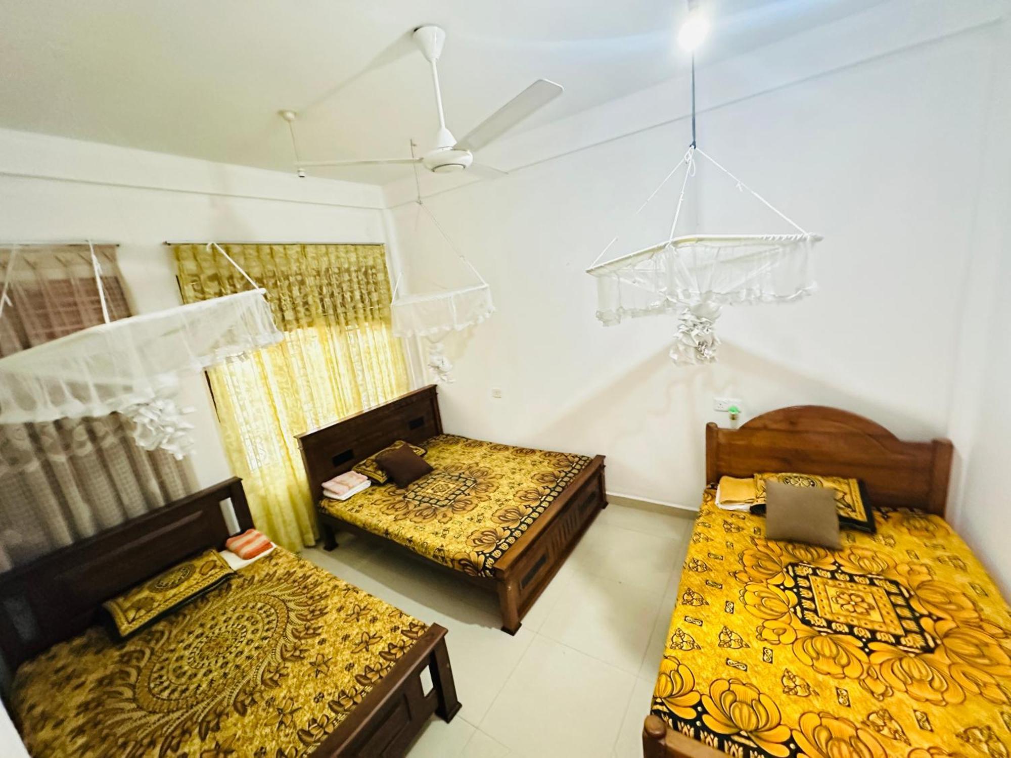 טנגלה Golden Town Hostel מראה חיצוני תמונה