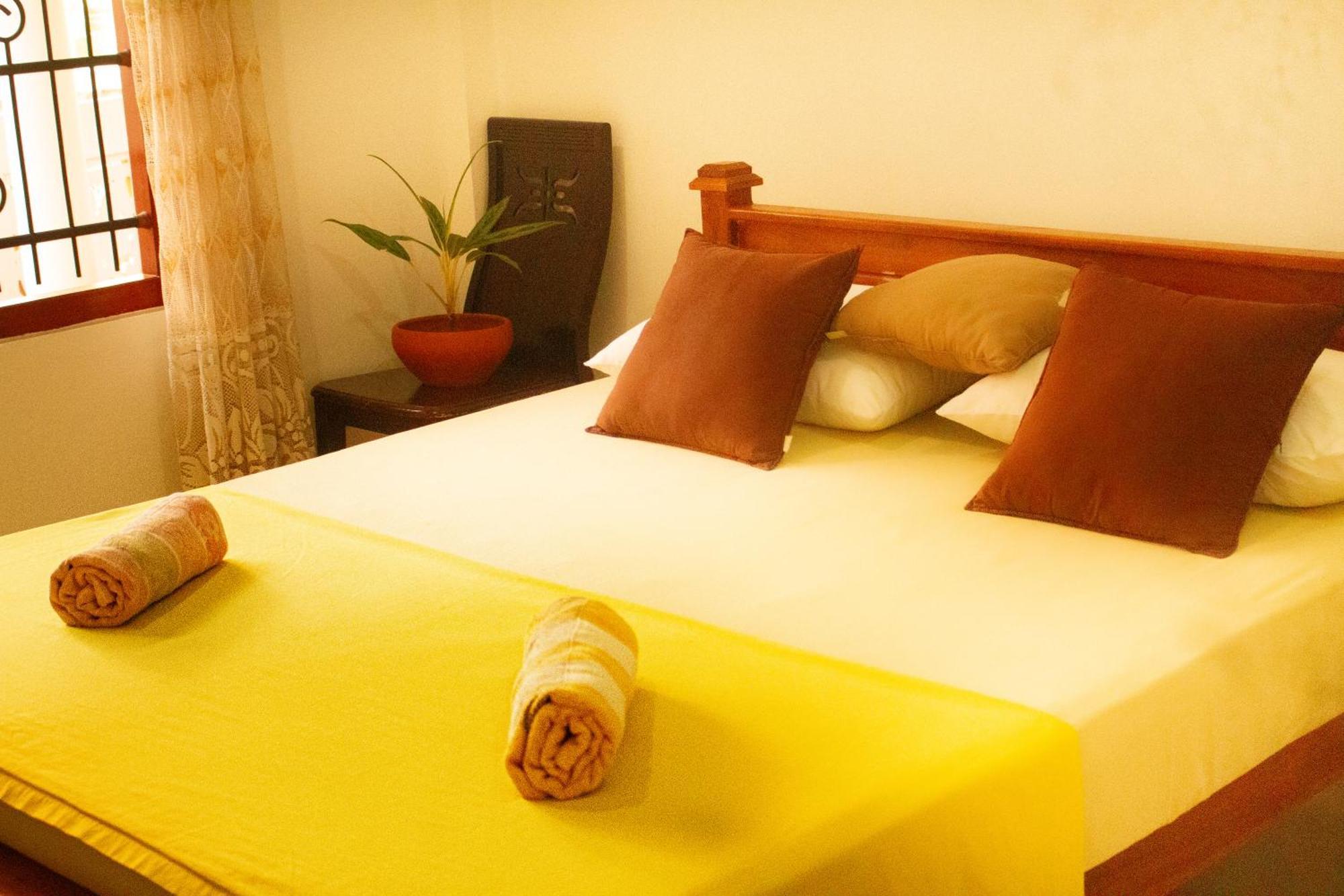 טנגלה Golden Town Hostel מראה חיצוני תמונה
