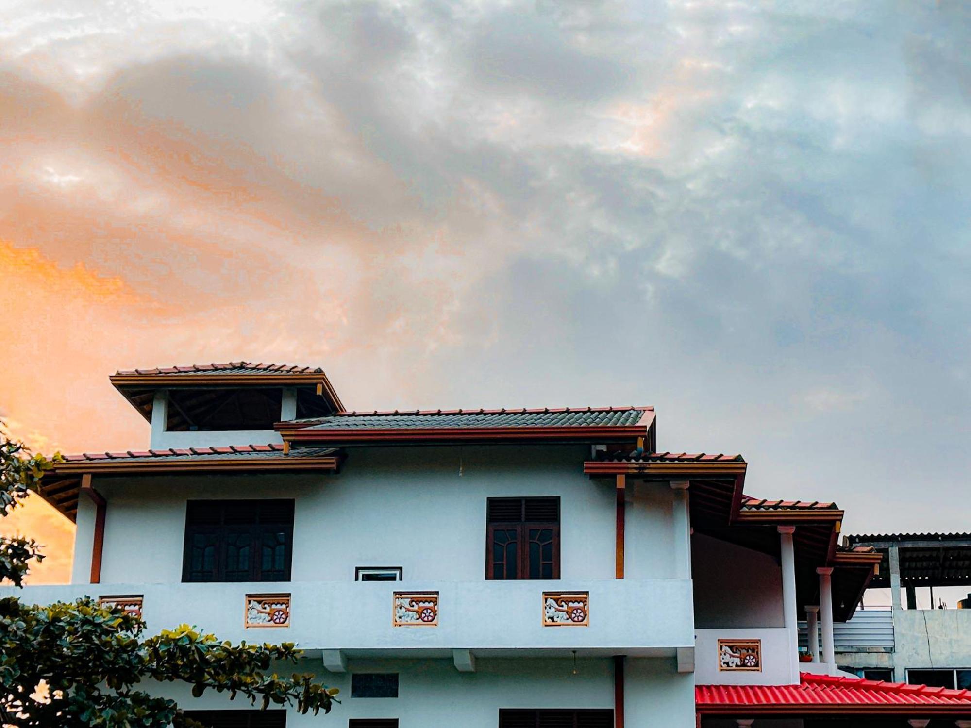 טנגלה Golden Town Hostel מראה חיצוני תמונה