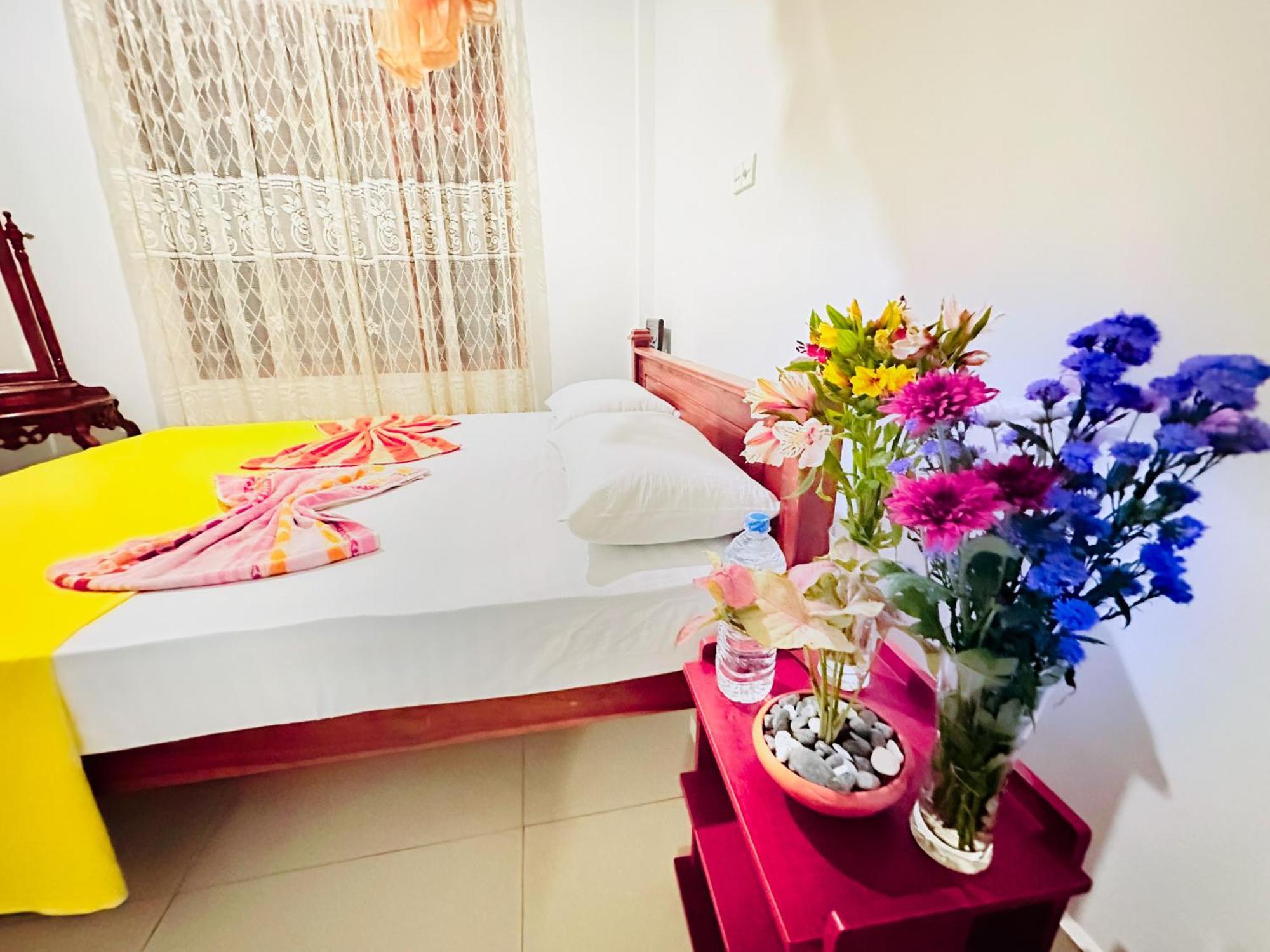 טנגלה Golden Town Hostel מראה חיצוני תמונה