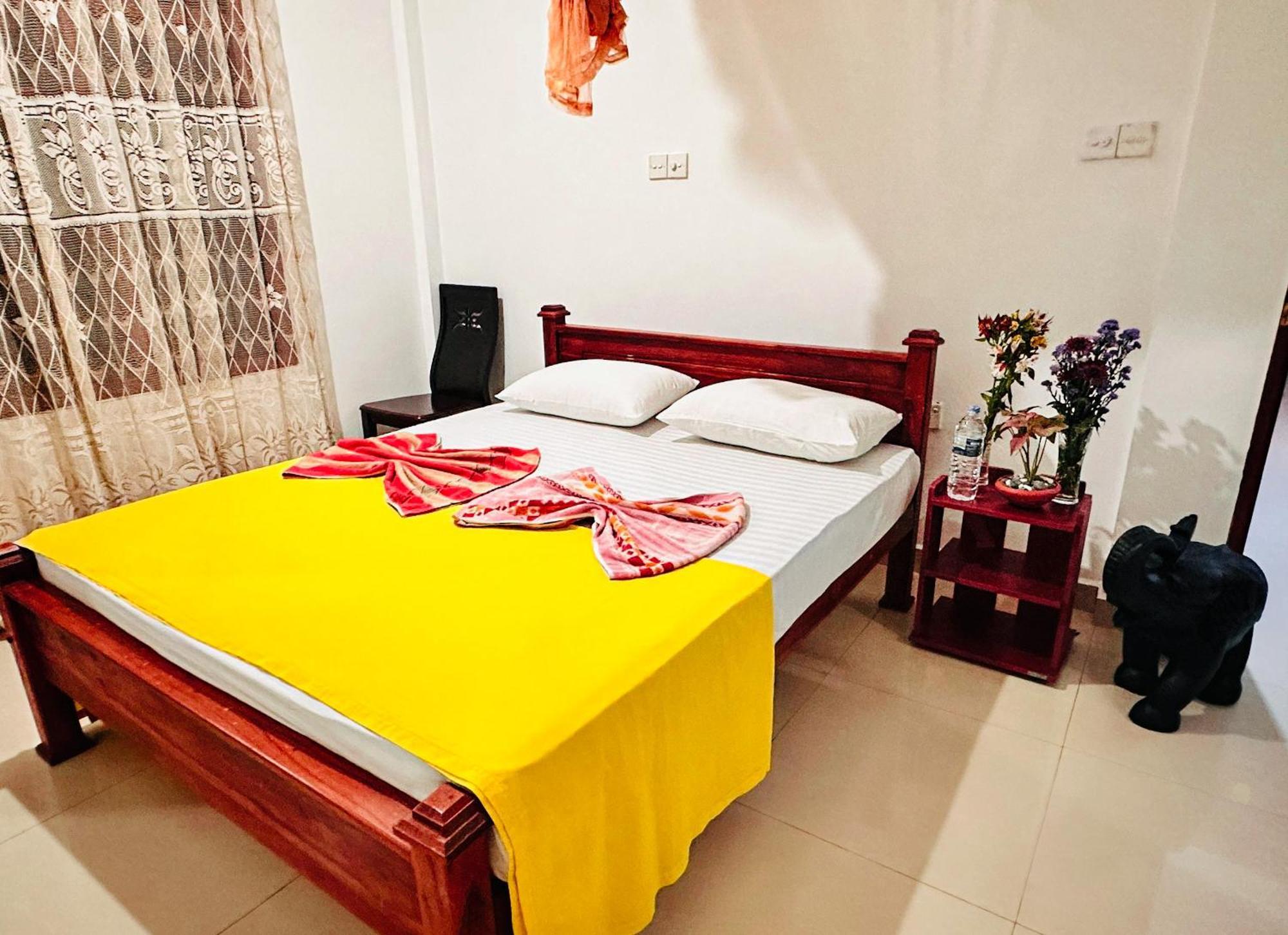 טנגלה Golden Town Hostel מראה חיצוני תמונה